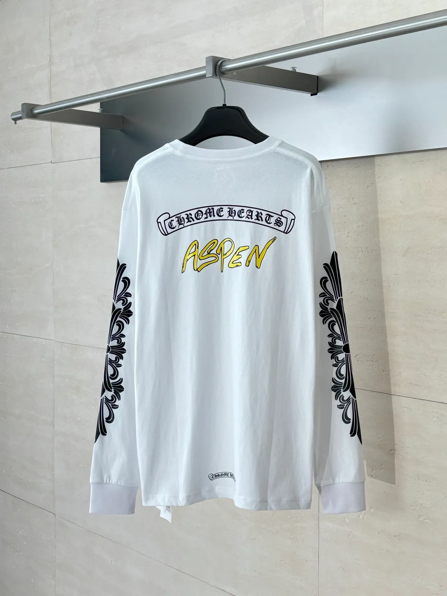 P310 Chrome Heart*/Chrome Heart CH/Aspen Graffiti limited long sleeves. The fabric is made of 26-woven 220g cotton. The printing is ink printing. Customized accessories Size: S/M/L